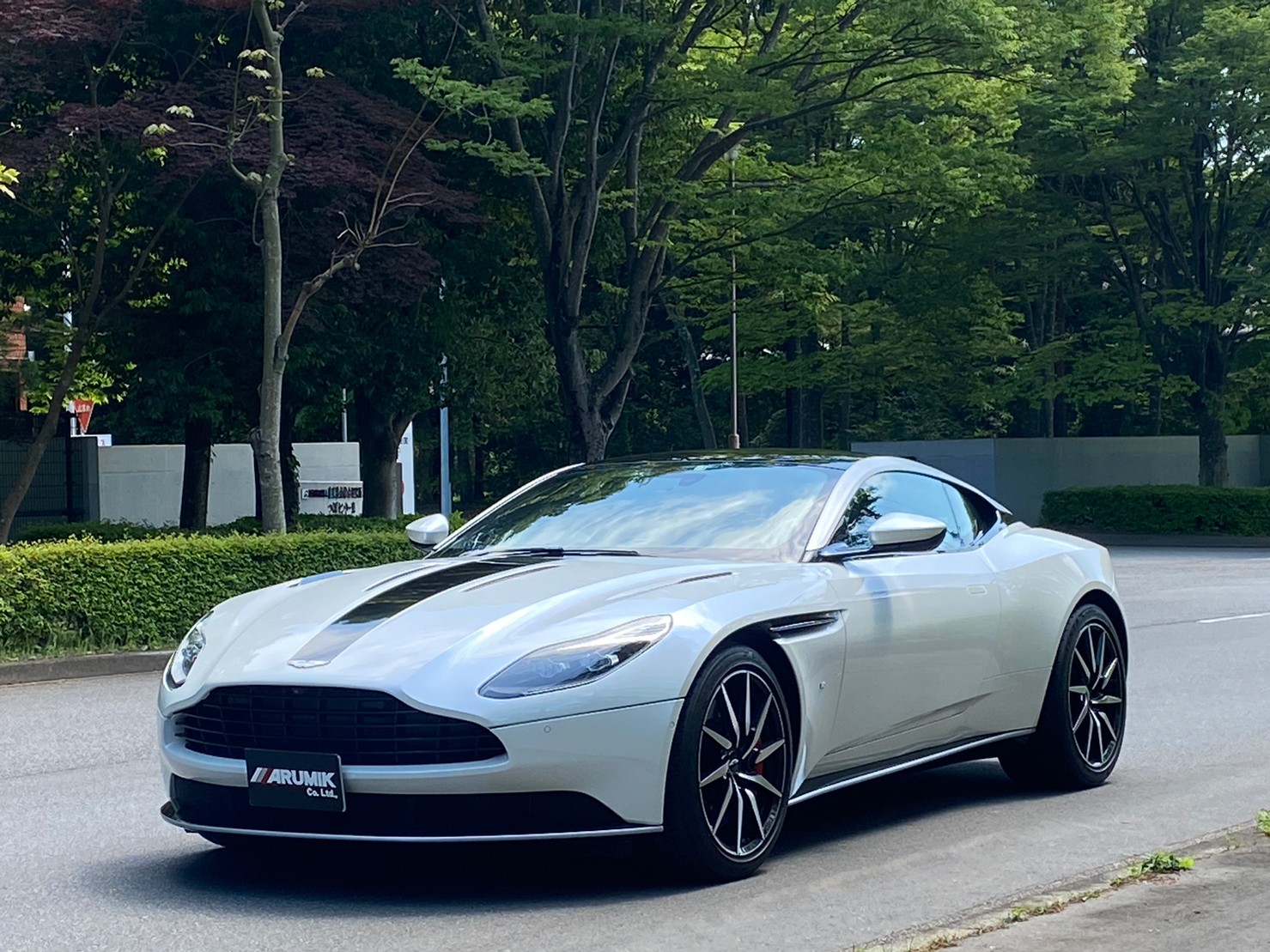 ASTON MARTIN                         DB11 ローンチ&ARUMIK エディション